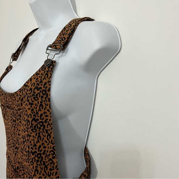 Leopard overalls dress by Forever 21 is NWT. Size Large - Picture 5 of 13